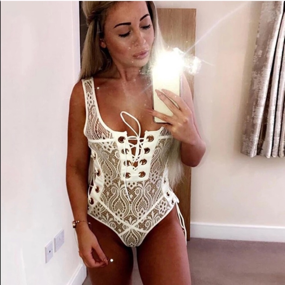 ❗️SALE ❗️White Lace One Piece - Picture 4 of 4